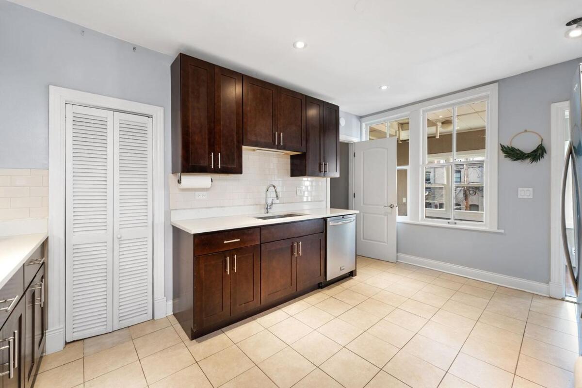 Stylish 2Br Urban Retreat In River West Chicago Bagian luar foto